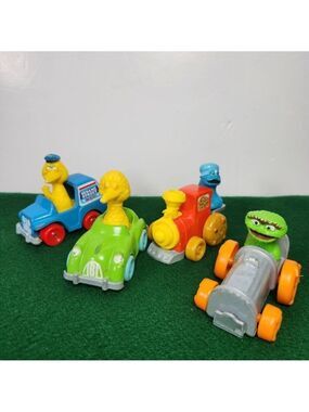Vintage 81 - 82 Hasbro Sesame Street Diecast Toy Cars Lot Cookie Oscar Big Bird